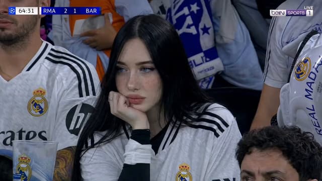 Seedance Prompt - A high-definition, realistic broadcast shot of a young woman