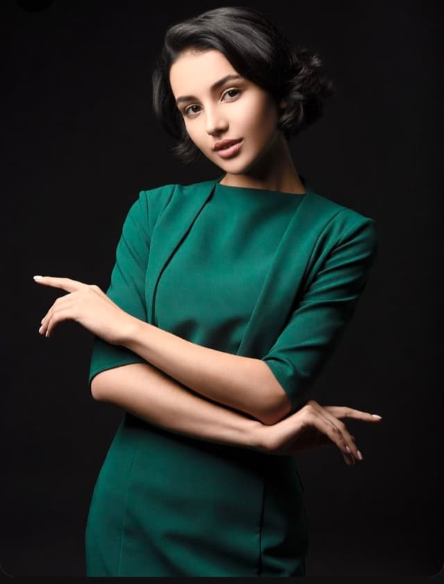 Grok Imagine Prompt - A studio portrait of an elegant young woman with a classic,