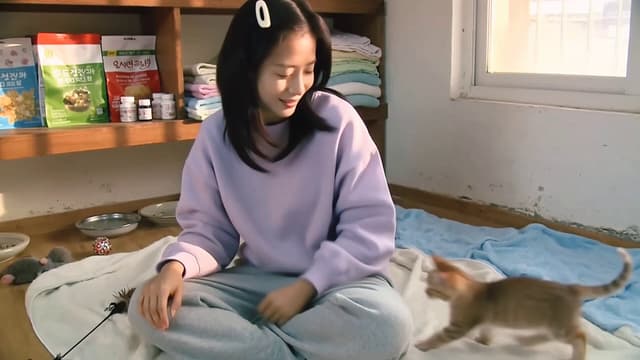 Kling Prompt - Main Subject:
Young Korean woman, early 20s, soft pastel swe