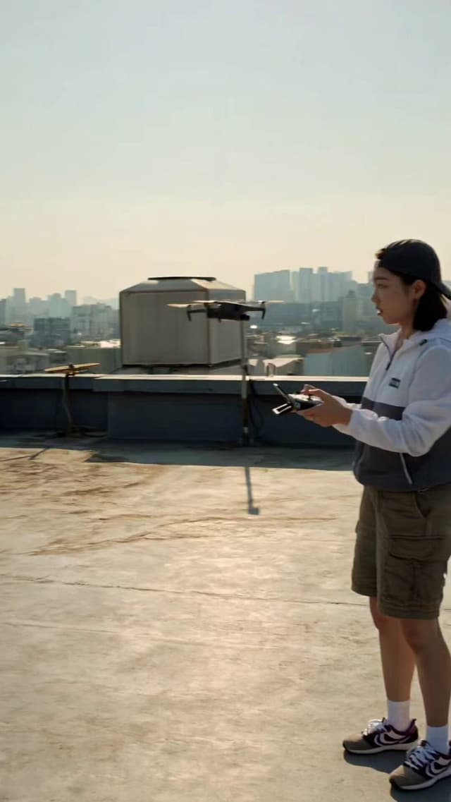 Kling Prompt - Main Subject:
Young Korean woman, early 20s, technical windb